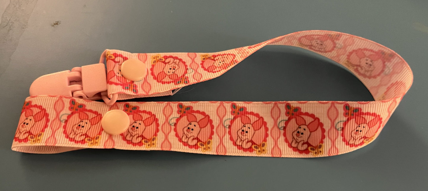Piglet Circle Paci Clip