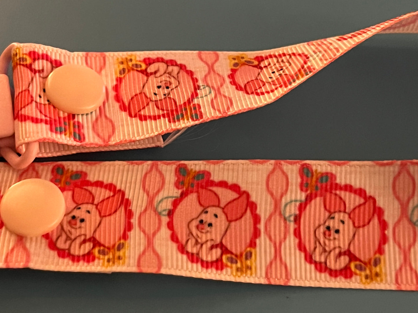 Piglet Circle Paci Clip